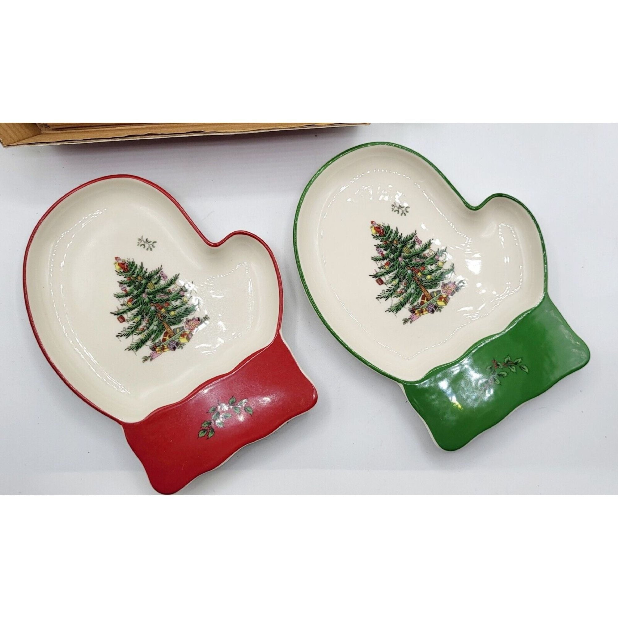 Spode Christmas Tree Mitten Dishes (Set of 2) - Red & Green Serving Platters for Cookies, Desserts, Appetizers, 7" Fine Earthenware Plates, Dishwasher Safe Holiday Tableware for Seasonal Gatherings